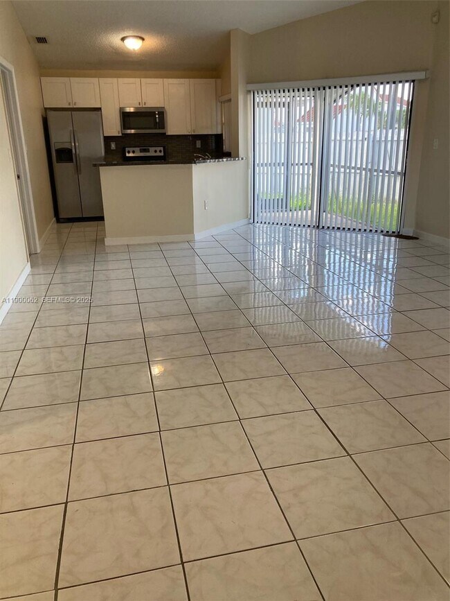 1901 San Remo Cir in Homestead, FL - Building Photo - Building Photo