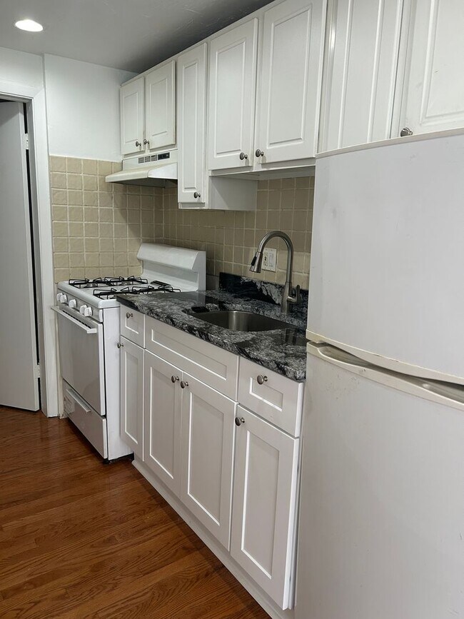 property at 723 S 4th St