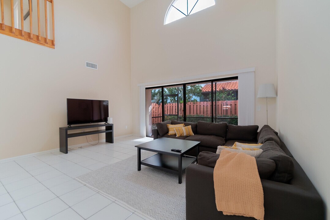 13506 Fountain View Blvd in Wellington, FL - Building Photo