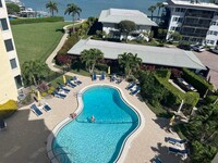 3410 Gulf Shore Blvd N, Unit 601 in Naples, FL - Foto de edificio - Building Photo