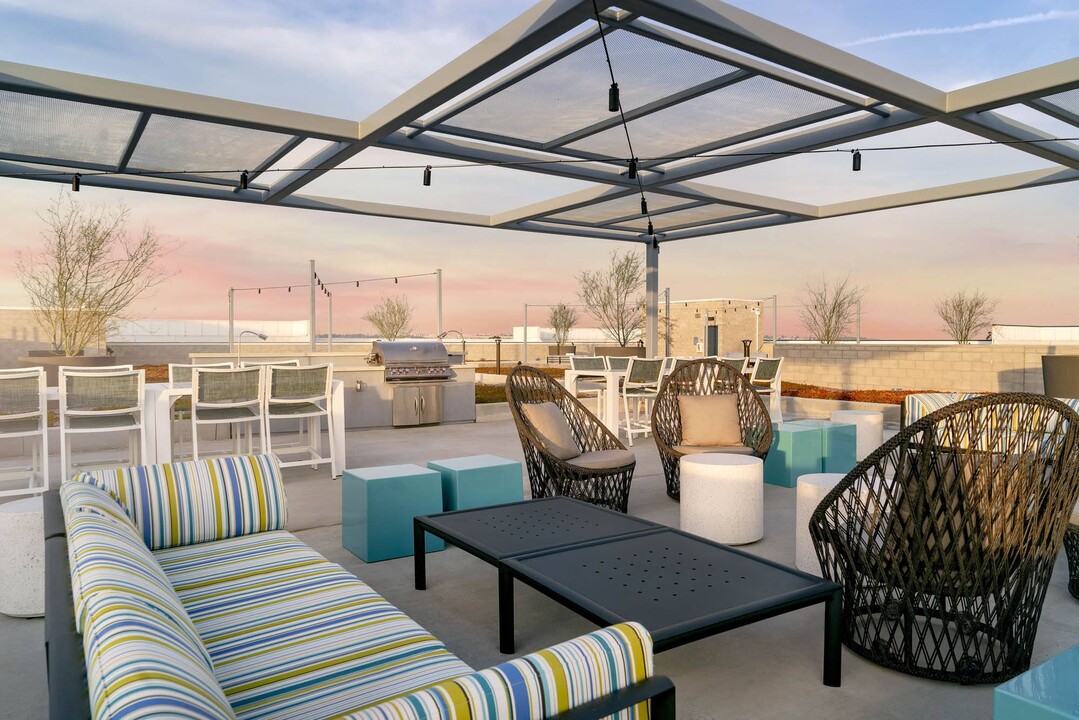Union South Bay in Carson, CA - Foto de edificio