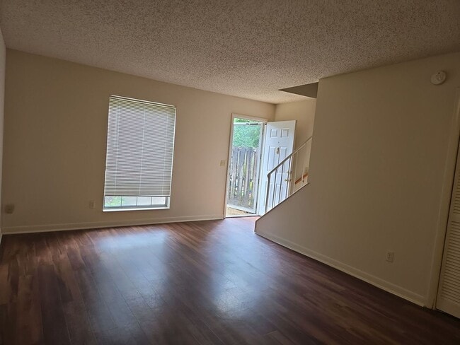 property at 309 Yelton Ct