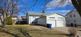 4527 51st St, Unit Duplex 4527 51st St. in Des Moines, IA - Building Photo