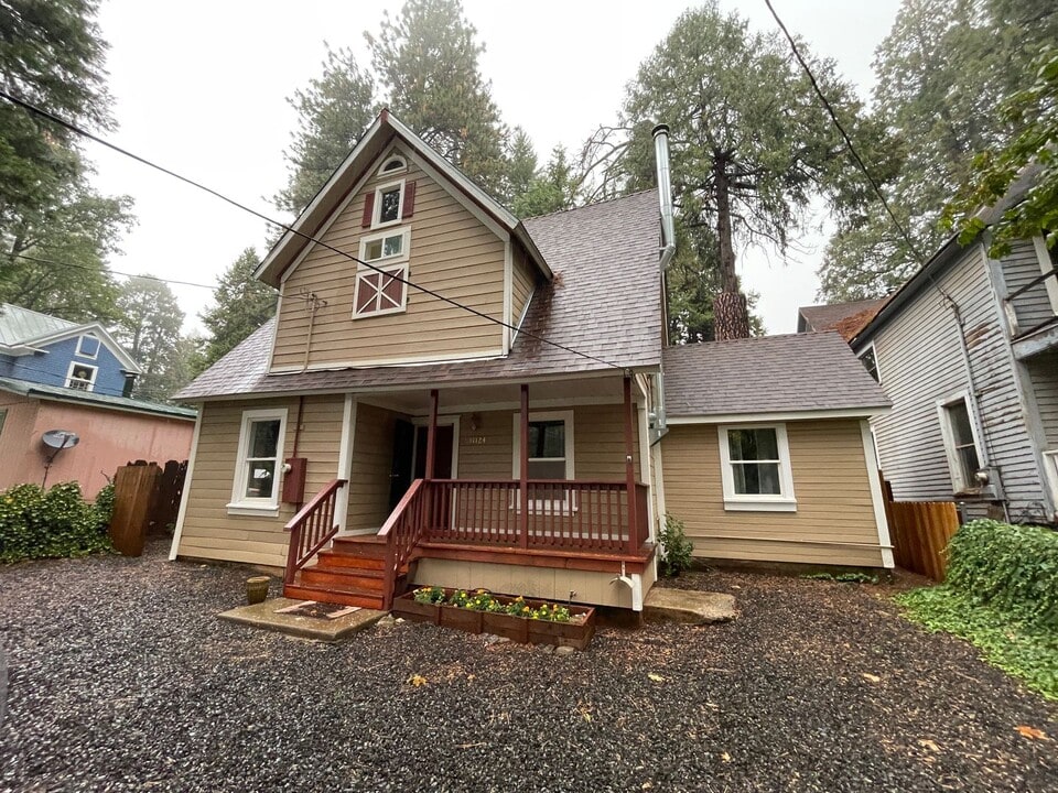 17124 Manzanita St in Stirling City, CA - Building Photo