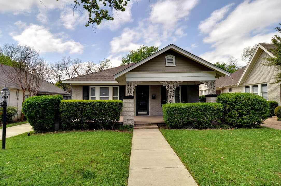 3240 Rogers Ave in Fort Worth, TX - Building Photo