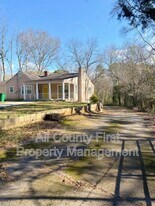 7214 Center St in Lithonia, GA - Building Photo