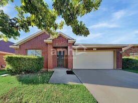 313 Flowering Plum Ln in Fort Worth, TX - Building Photo