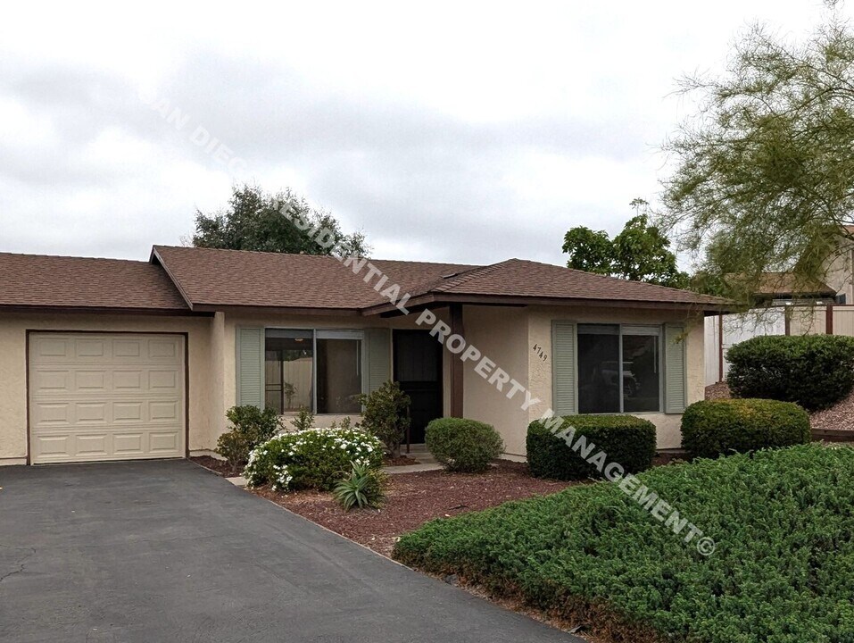 4749 Canterbury Ct in Oceanside, CA - Building Photo