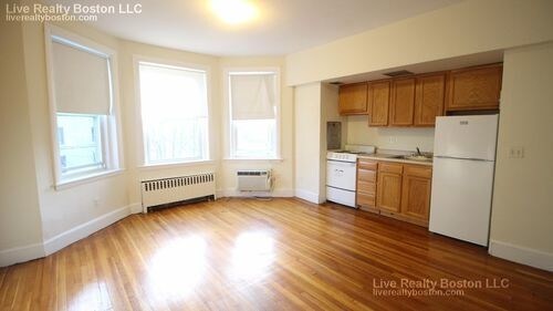 35 Lancaster Terrace-Unit -305 in Brookline, MA - Building Photo
