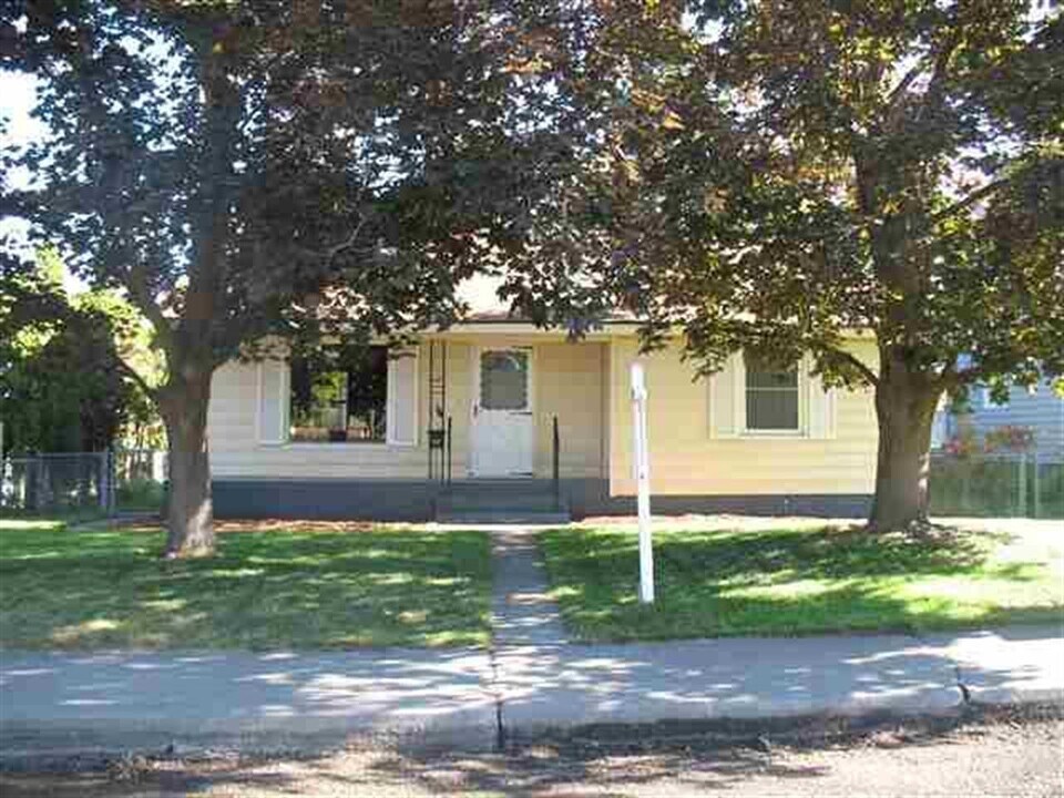 2408 W Crown Ave in Spokane, WA - Building Photo