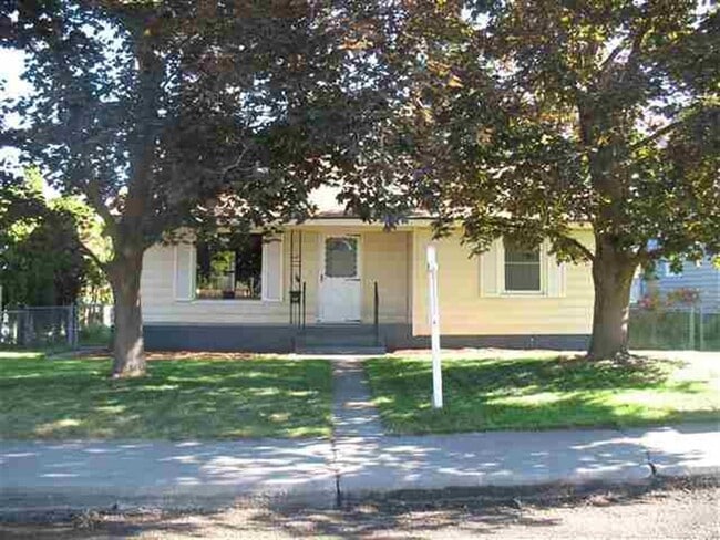 property at 2408 W Crown Ave