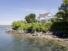 23 Avenue B in Jamestown, RI - Building Photo