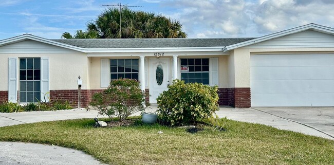 2812 4th Isle in Hudson, FL - Foto de edificio - Building Photo