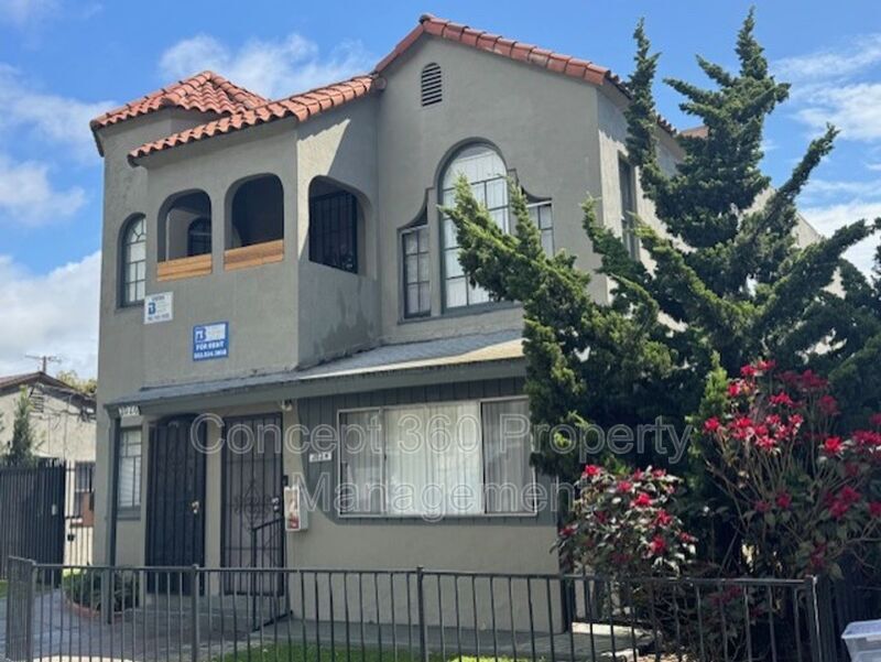 2028 Chestnut Ave in Long Beach, CA - Building Photo