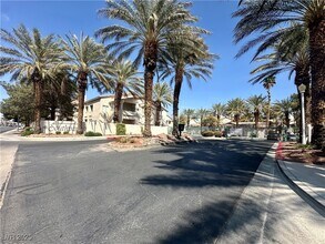7450 S Eastern Ave in Las Vegas, NV - Building Photo - Building Photo