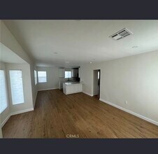 1436 N Hollywood Way in Burbank, CA - Foto de edificio - Building Photo