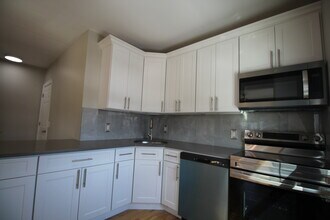 196 Central Ave, Unit 3 in Norwich, CT - Foto de edificio - Building Photo