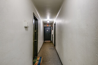 Wisconsin Metro Studios - Clybourn in Milwaukee, WI - Building Photo - Interior Photo