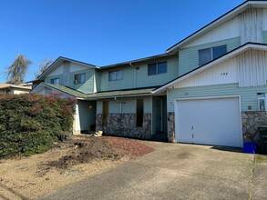 157 40th St in Springfield, OR - Building Photo - Building Photo