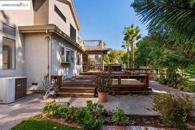 2250 Prestwick Dr in Discovery Bay, CA - Foto de edificio - Building Photo
