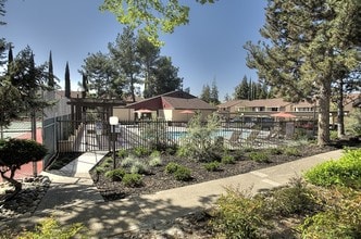 Meridian Terrace in Sacramento, CA - Foto de edificio - Building Photo