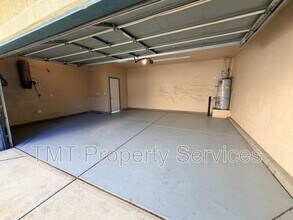 10085 Mosaic Way in Elk Grove, CA - Building Photo - Building Photo