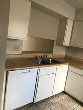 8911 GSRI Ave in Baton Rouge, LA - Foto de edificio - Building Photo