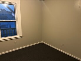 32 McKinley Ave, Unit 3bd room SHARED apartment in Bridgeport, CT - Building Photo