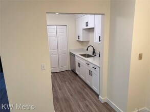 2049 Duck Lake Rd N in Highland Township, MI - Building Photo - Building Photo