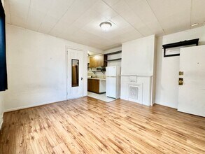 813 5th Ave N-Unit -4 in Seattle, WA - Building Photo - Building Photo