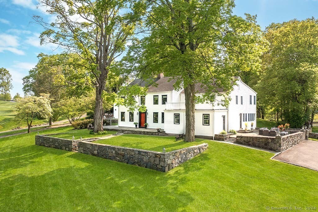 939 Black Rock Tpke in Easton, CT - Building Photo