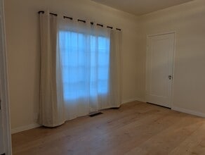 216 Park St in Pacific Grove, CA - Foto de edificio - Building Photo