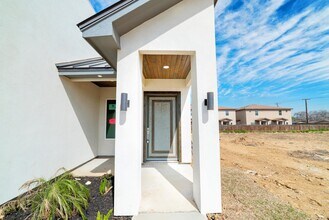 154 Lagos Ave in Laredo, TX - Building Photo - Building Photo