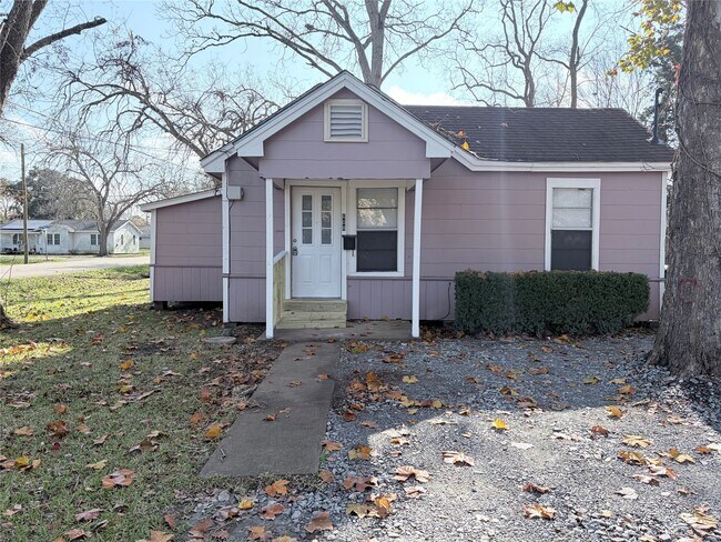 property at 608 E 4th St