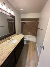 766 Memorial Mews St photo'