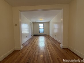 222 Cambridge St, Unit 2 in Boston, MA - Foto de edificio - Building Photo
