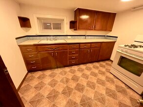 5524 N Mont Clare Ave, Unit G in Chicago, IL - Building Photo - Building Photo