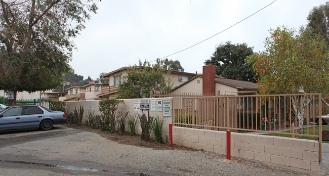 1566 Yosemite Dr in Los Angeles, CA - Building Photo - Building Photo