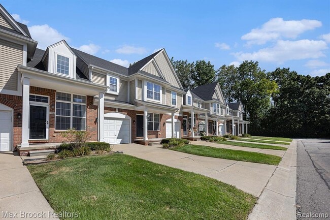 property at 4899 Green Ct