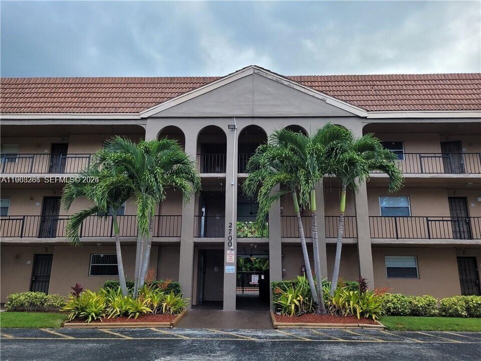 2700 Coral Springs Dr in Coral Springs, FL - Foto de edificio