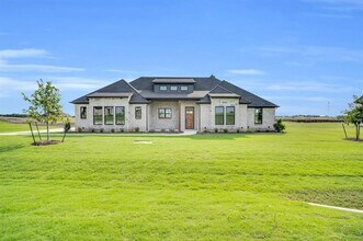 2241 Pitchfork Rnch Rd in Waxahachie, TX - Foto de edificio - Building Photo