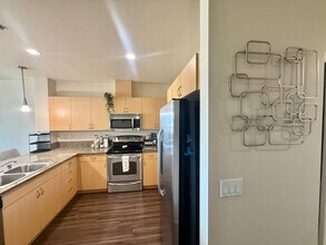 11011 NE 9th St in Bellevue, WA - Building Photo - Building Photo