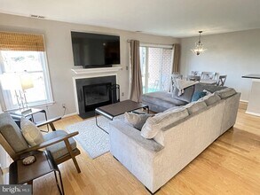 7602 Lakeside Village Dr in Falls Church, VA - Building Photo - Building Photo