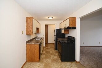 Covington Place Apartments in St. Cloud, MN - Building Photo - Building Photo