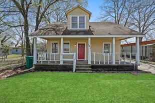 205 Stimpson St in Baytown, TX - Building Photo