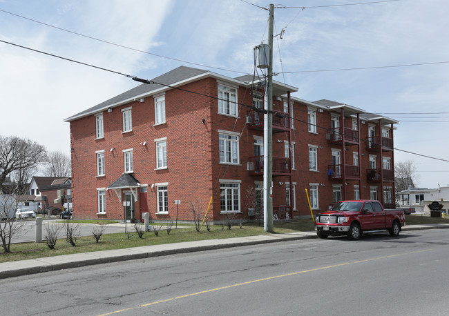 1895 Victoria St in Clarence-Rockland, ON - Building Photo - Building Photo