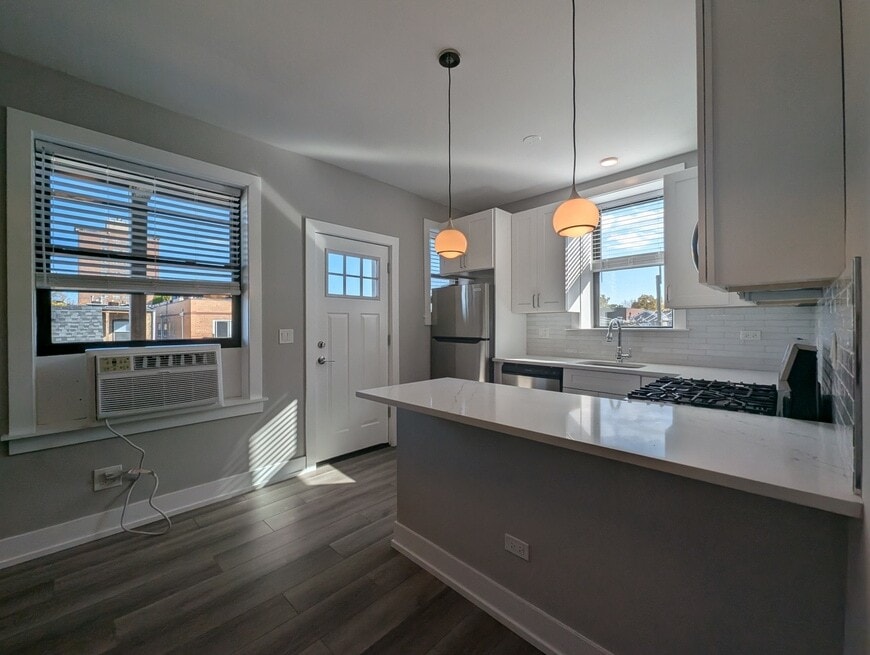 3943 N Janssen Ave, Unit 2 in Chicago, IL - Foto de edificio