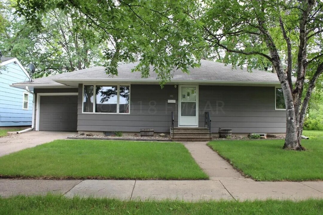 90 18th Ave N in Fargo, ND - Foto de edificio
