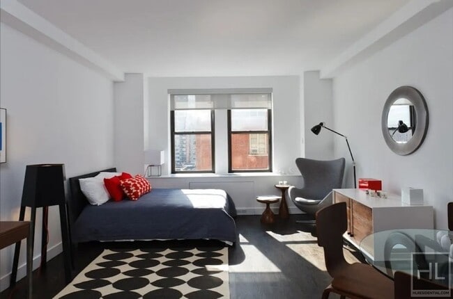 Sun filled Studio on a high floor - WEST E
