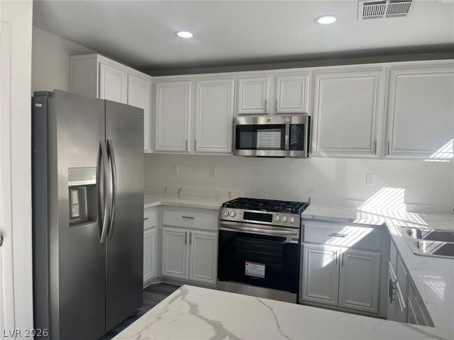 6339 W Silver Ribbon Ct in Las Vegas, NV - Building Photo - Building Photo